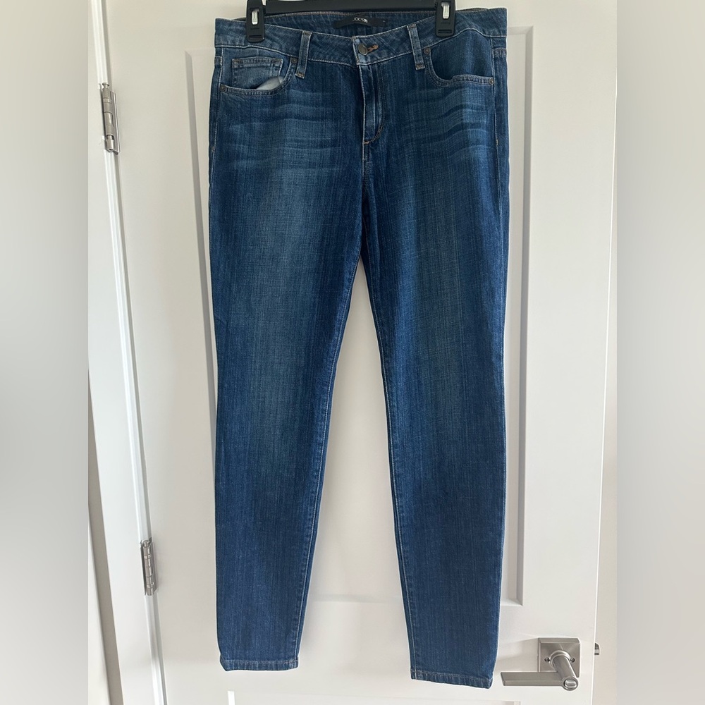 Joe’s Jeans “The Skinny” Dark Wash Denim – Women’s Size 30 👖